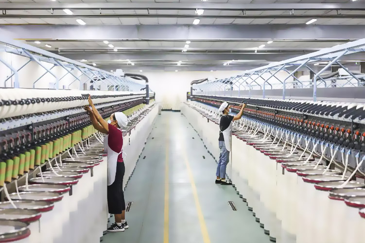 Traditional yarn craftsmanship rejuvenates: handmade weaving returns to the trend